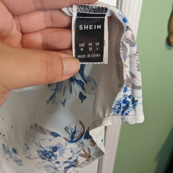 Shein blouse, size medium, never worn - Picture 2 of 3